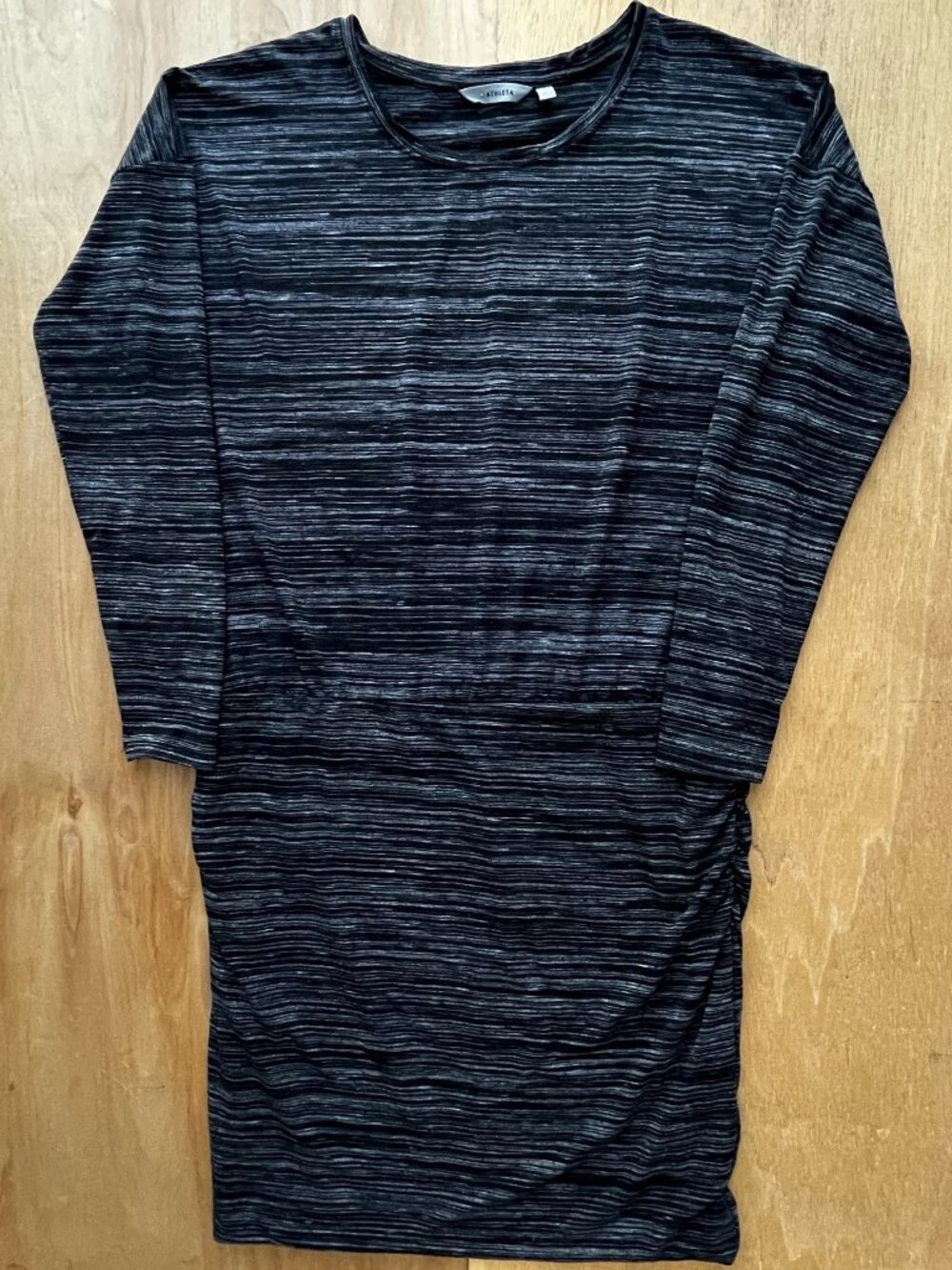 ATHLETA AVENUES DRESS Women’s sz L Space Gray Striped Stretch Side Ruching
